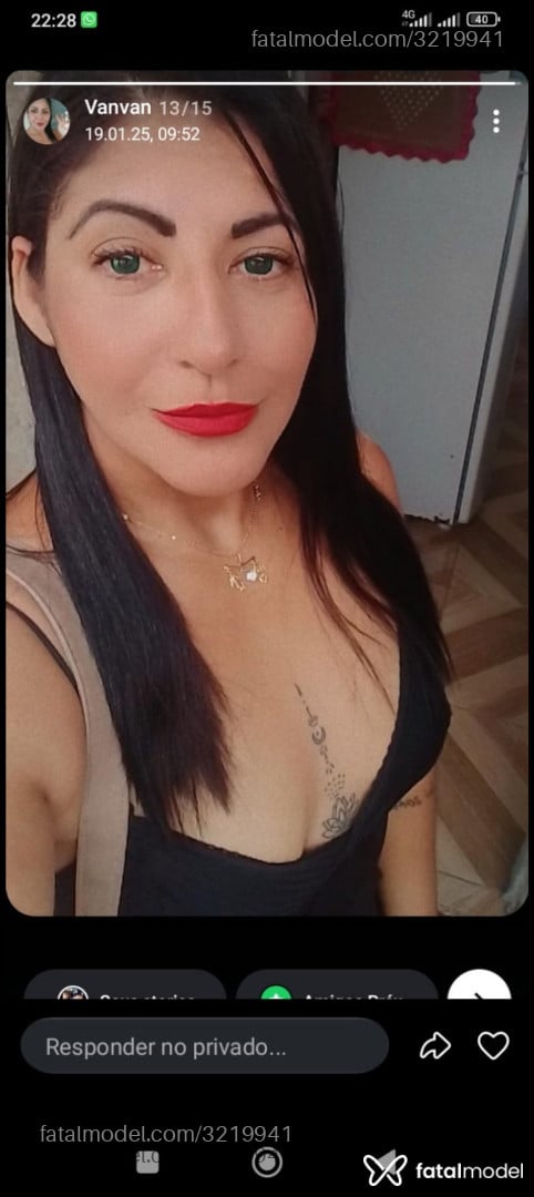 Acompanhante mulher com cabelo castanho de olhos pretos - Hillary Acompanhante mulher com cabelo castanho de olhos pretos - Hillary