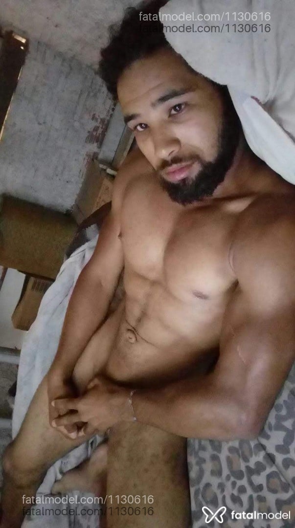 Acompanhante homem com cabelo colorido de olhos castanhos em Porto Alegre Acompanhante homem com cabelo colorido de olhos castanhos em Porto Alegre - Negro Nan