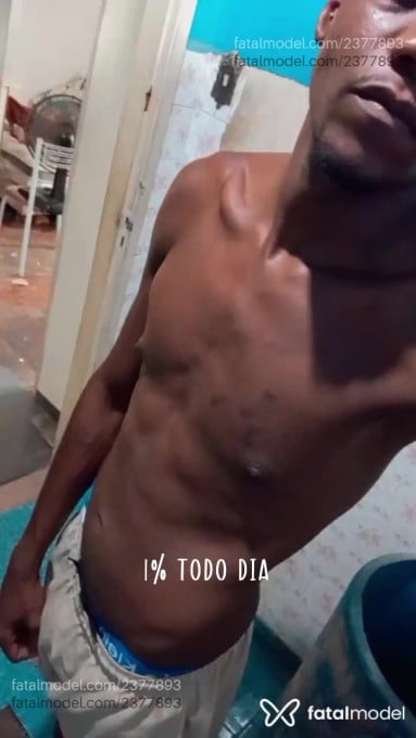 Acompanhante homem morena (o) de olhos pretos em Rio de Janeiro - Jotta