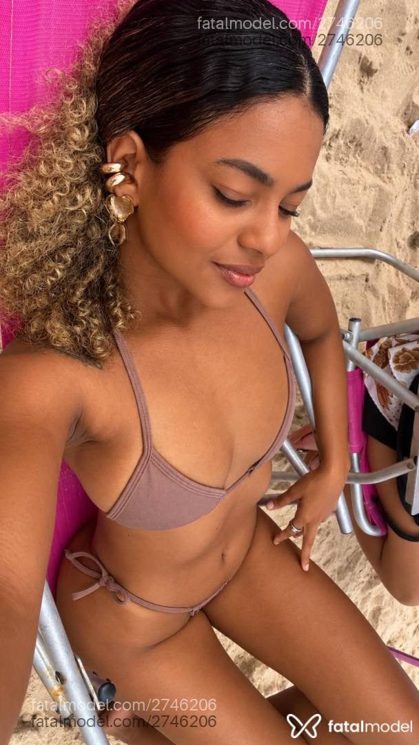 Acompanhante mulher morena (o) de olhos castanhos - Lorena