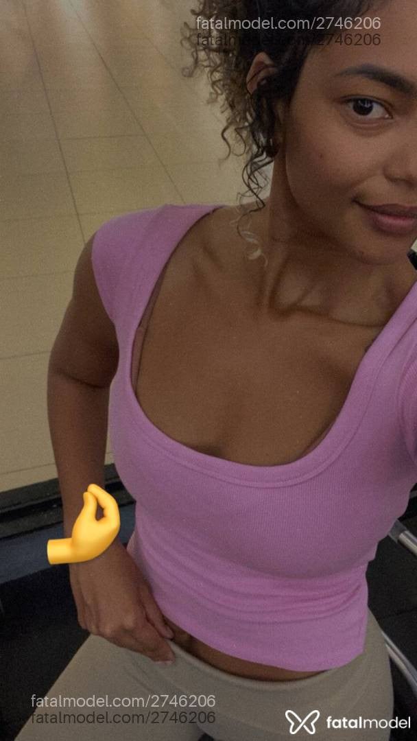 Acompanhante mulher morena (o) de olhos castanhos - Lorena