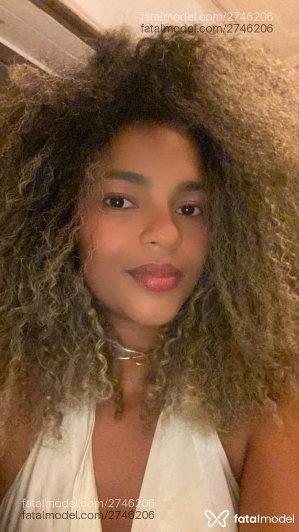Acompanhante mulher morena (o) de olhos castanhos - Lorena