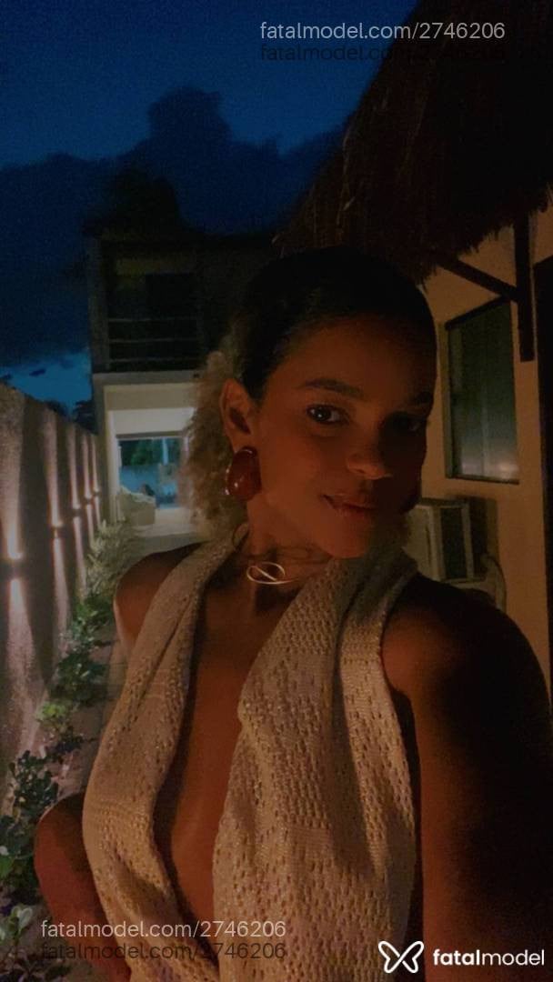 Acompanhante mulher morena (o) de olhos castanhos - Lorena