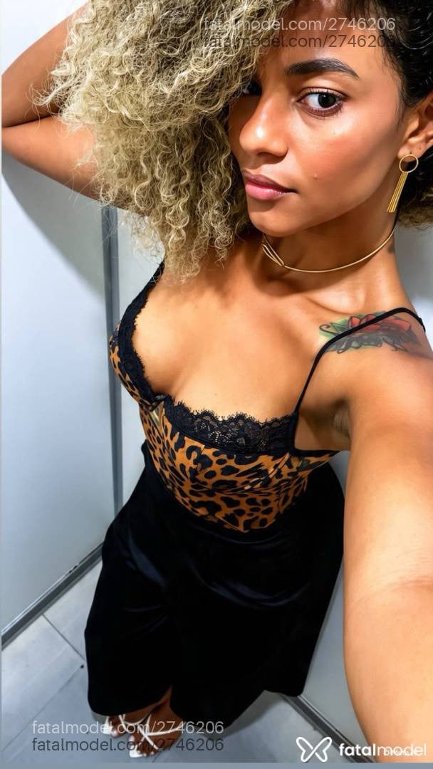 Acompanhante mulher morena (o) de olhos castanhos - Lorena