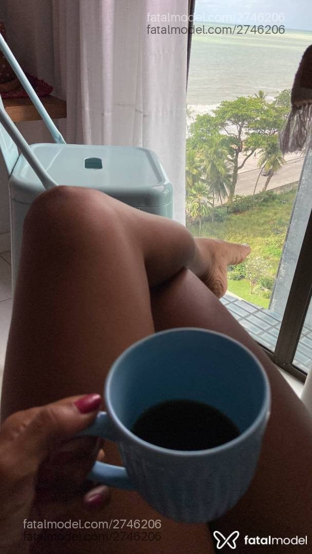 Acompanhante mulher morena (o) de olhos castanhos - Lorena
