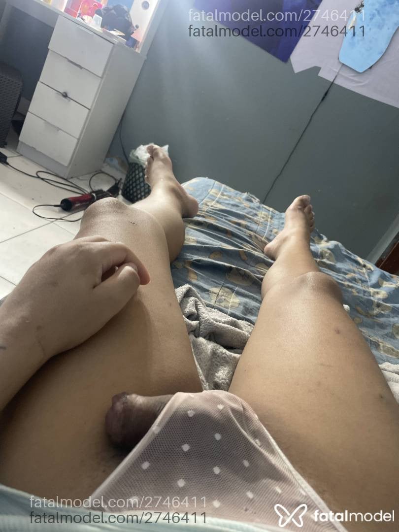 Acompanhante mulher trans com cabelo castanho de olhos pretos - Almeida