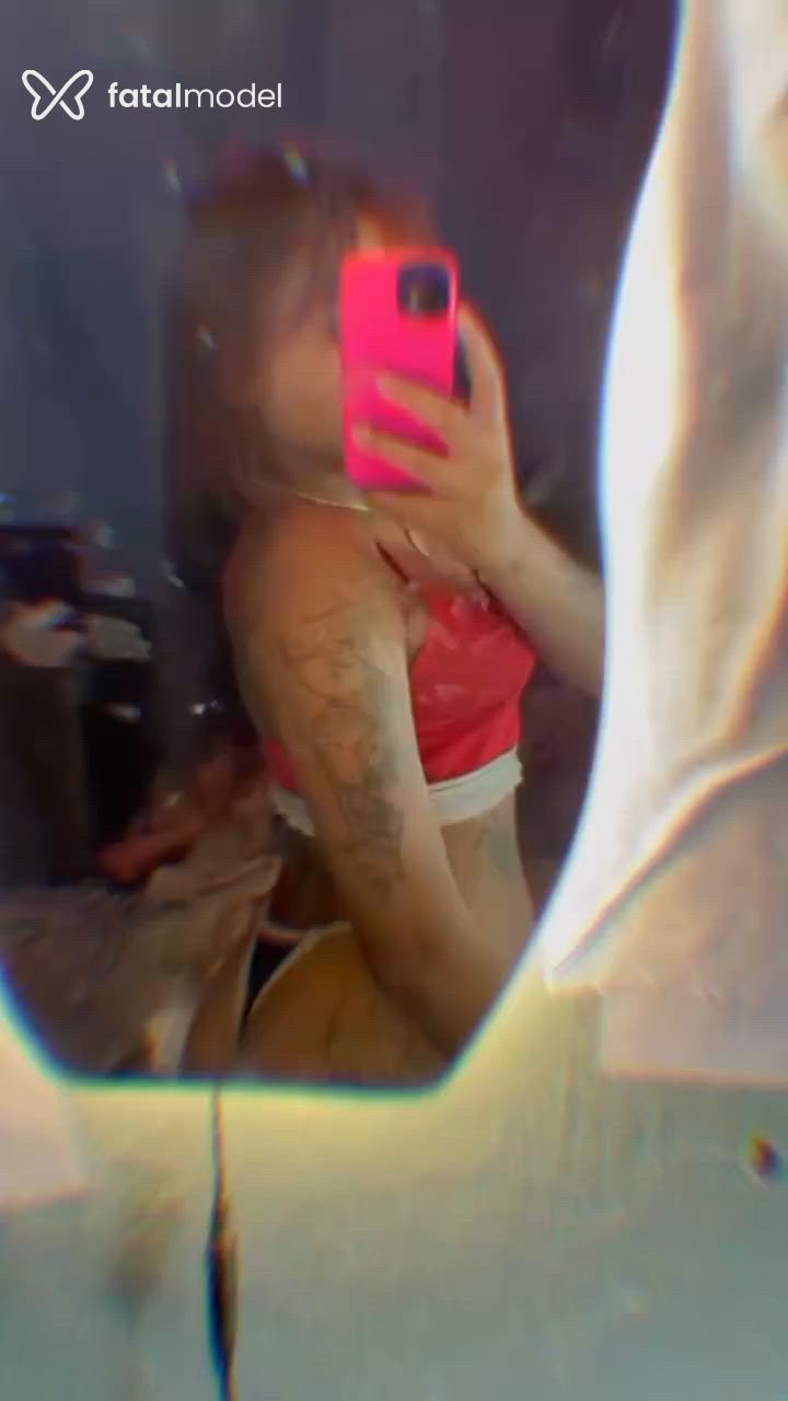 Acompanhante mulher trans com cabelo castanho de olhos pretos - Almeida