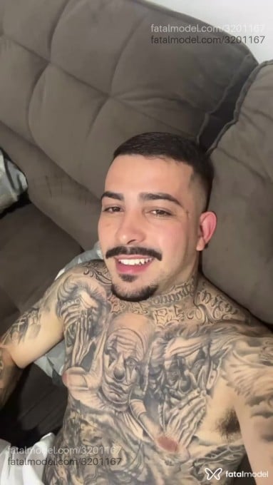 Acompanhante homem com cabelo castanho de olhos castanhos em Curitiba - Kaio Henrique