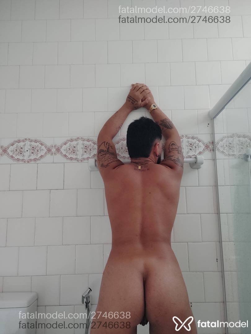 Acompanhante homem trans com cabelo castanho de olhos castanhos - Thalles