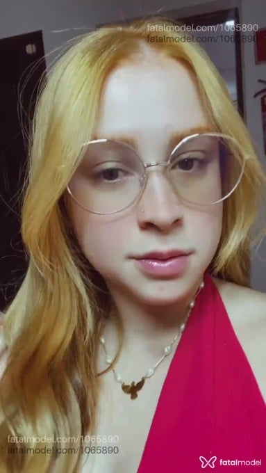 Acompanhante mulher ruiva (o) de olhos castanhos em Taubaté - Rebeca