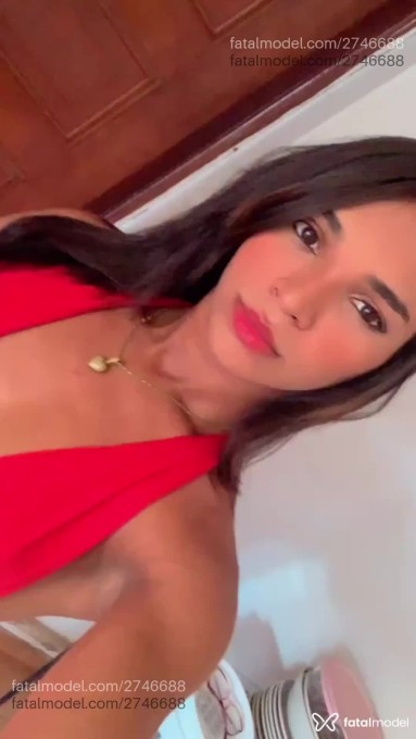 Acompanhante mulher trans com cabelo castanho de olhos castanhos em Araguaína - Jade Santana