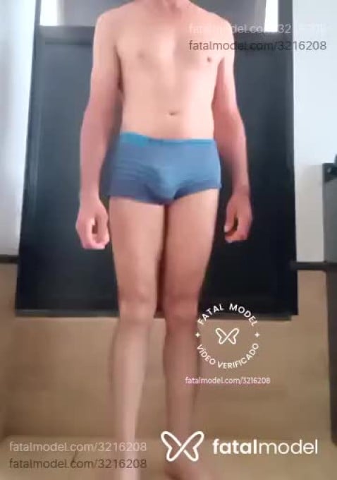Acompanhante homem com cabelo castanho de olhos cinza em Assis Acompanhante homem com cabelo castanho de olhos cinza em Assis - Wesley Araujo