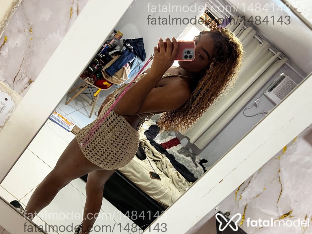 Acompanhante mulher trans morena (o) de olhos castanhos em Petrópolis - Preta Arrochada