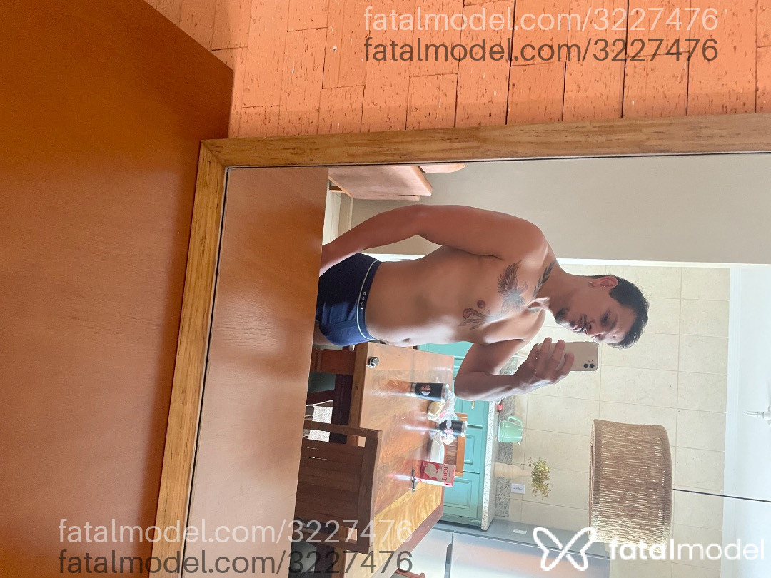Acompanhante homem morena (o) de olhos pretos em Virtual Acompanhante homem morena (o) de olhos pretos em Virtual - Araújo