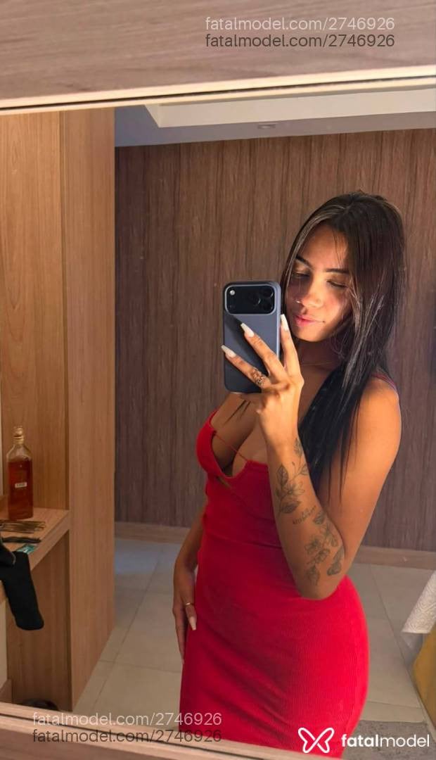 Acompanhante mulher morena (o) de olhos pretos - Edu