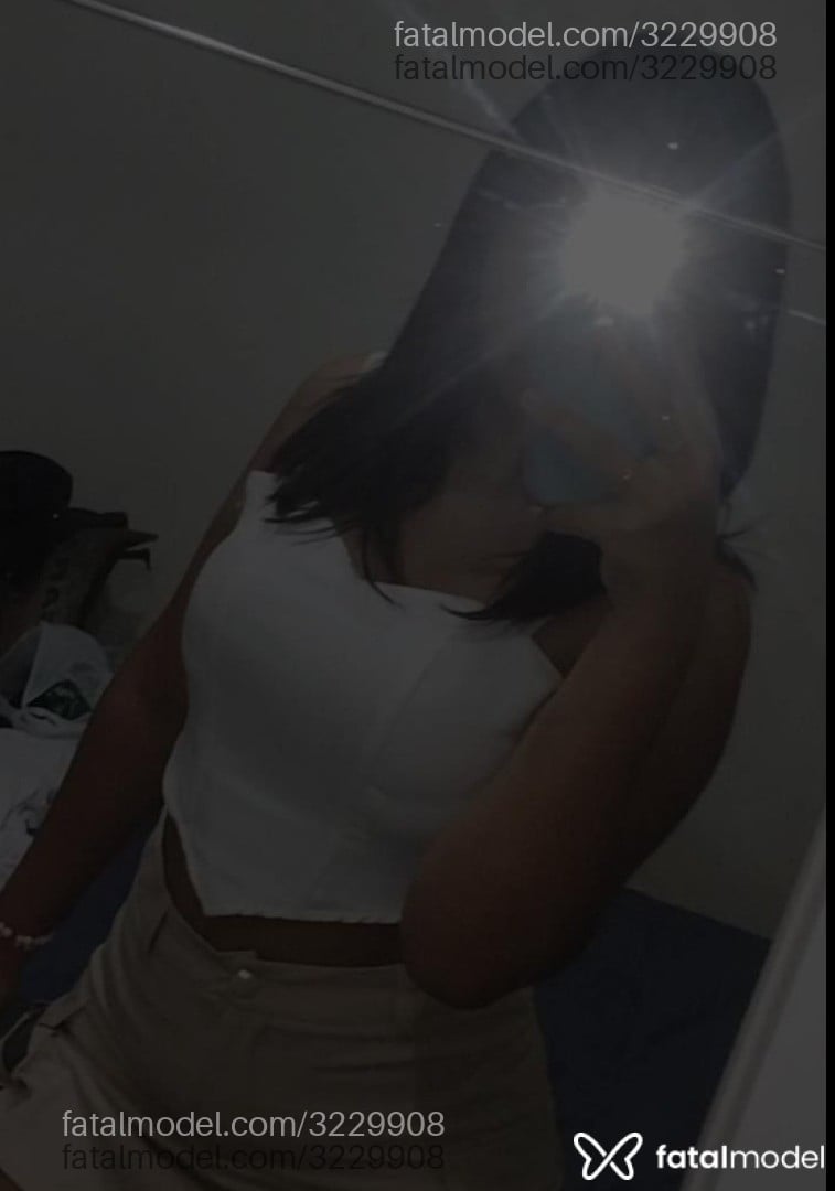 Acompanhante mulher morena (o) de olhos castanhos - Laura Acompanhante mulher morena (o) de olhos castanhos - Laura