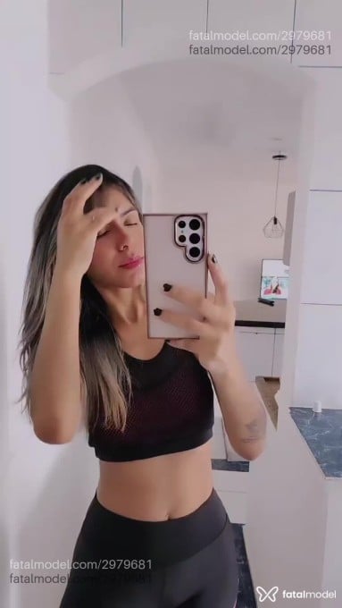 Acompanhante mulher morena (o) de olhos castanhos - Letícia