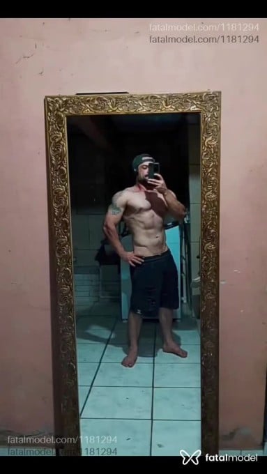 Acompanhante homem com cabelo castanho de olhos castanhos em São Paulo - Robenzeta