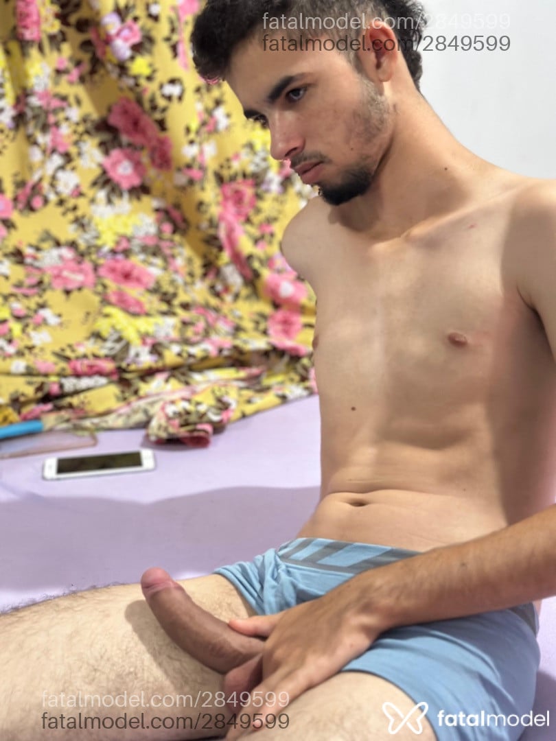 Acompanhante homem com cabelo castanho de olhos castanhos em Barra do Garças Acompanhante homem com cabelo castanho de olhos castanhos em Barra do Garças - Castanho