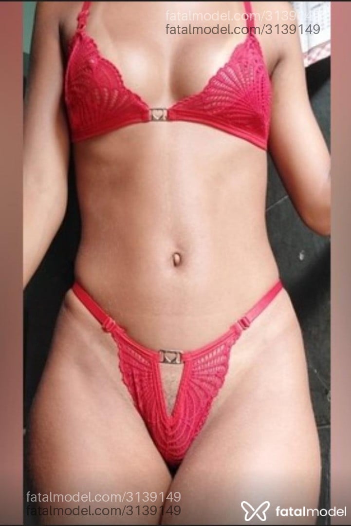 Acompanhante mulher morena (o) de olhos pretos em Virtual Acompanhante mulher morena (o) de olhos pretos em Virtual - Clarasafadinha