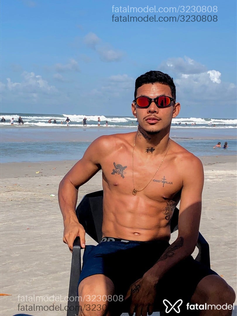 Acompanhante homem com cabelo castanho de olhos castanhos em Florianópolis - Zpecx
