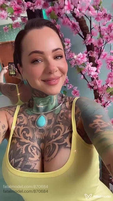 Acompanhante mulher com cabelo castanho de olhos castanhos em Campinas - Moniky