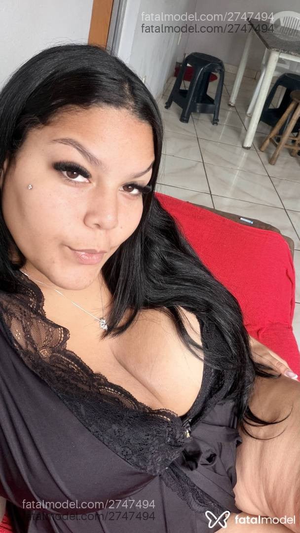 Acompanhante mulher morena (o) de olhos castanhos - Larissa