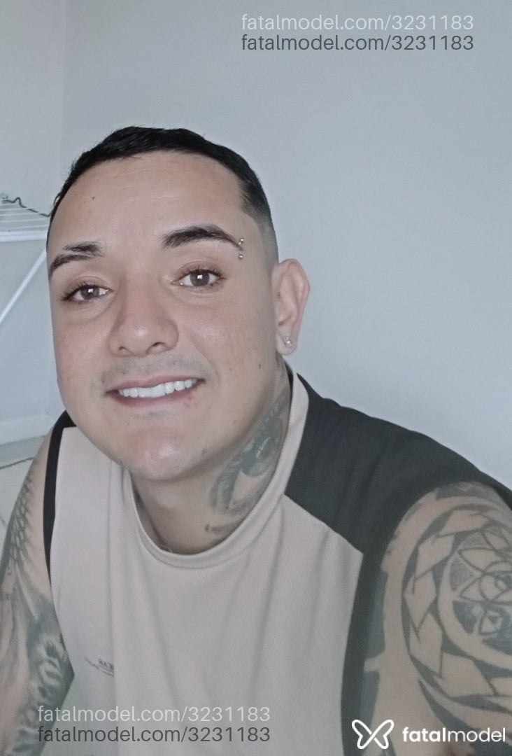 Acompanhante homem com cabelo castanho de olhos verdes em Corumbá Acompanhante homem com cabelo castanho de olhos verdes em Corumbá - João Dick