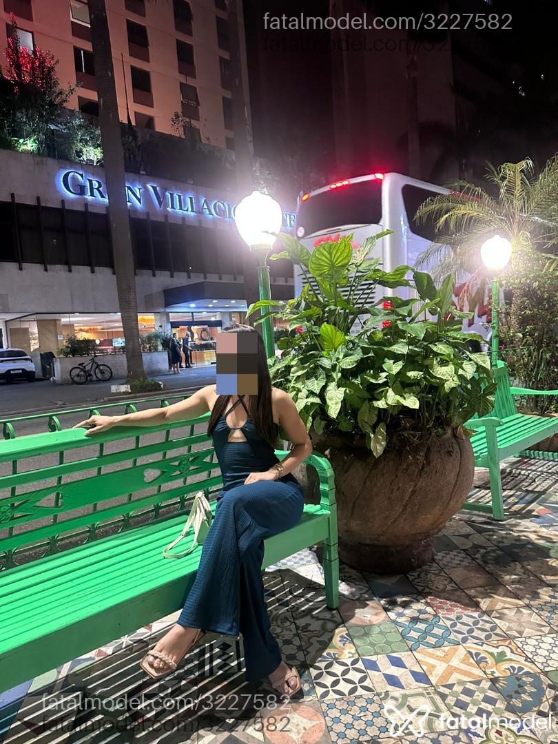 Acompanhante mulher morena (o) de olhos castanhos - Mia Santini