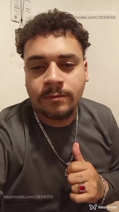 Acompanhante homem morena (o) de olhos castanhos em Porto Alegre - Coiote