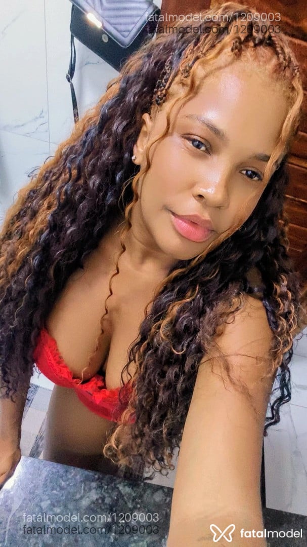 Acompanhante mulher com cabelo castanho de olhos castanhos em Mineiros - Martinhasilva