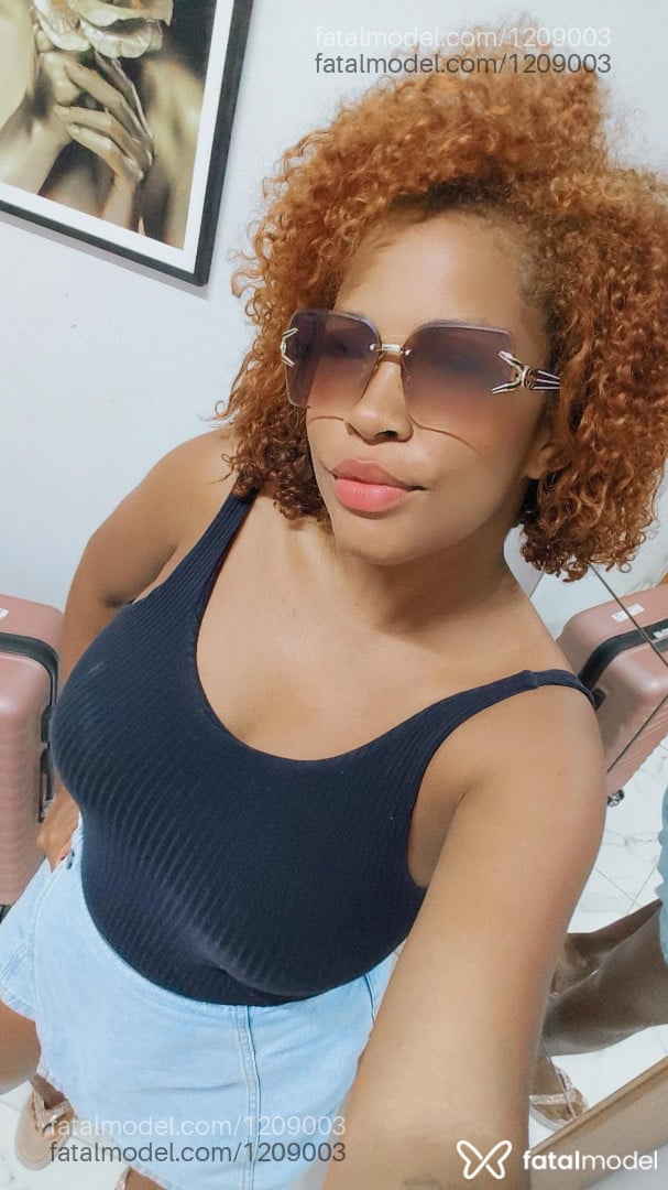 Acompanhante mulher com cabelo castanho de olhos castanhos em Mineiros - Martinhasilva