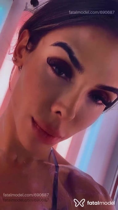 Acompanhante mulher trans com cabelo castanho de olhos castanhos em São Borja - Morena