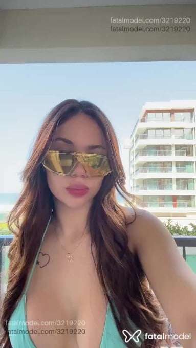 Acompanhante mulher com cabelo castanho de olhos verdes em Rio de Janeiro - Juliana