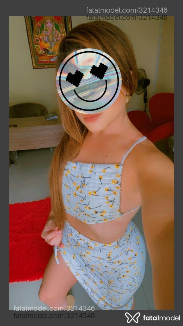 Acompanhante mulher com cabelo castanho de olhos castanhos - Paula Rosch Acompanhante mulher com cabelo castanho de olhos castanhos - Paula Rosch