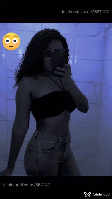 Acompanhante mulher com cabelo castanho de olhos pretos - Kikabombom