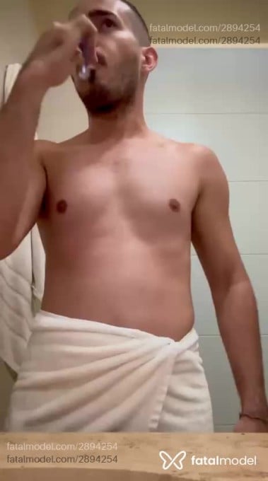 Acompanhante homem com cabelo castanho de olhos pretos em Fortaleza - Sabatino Tesudo