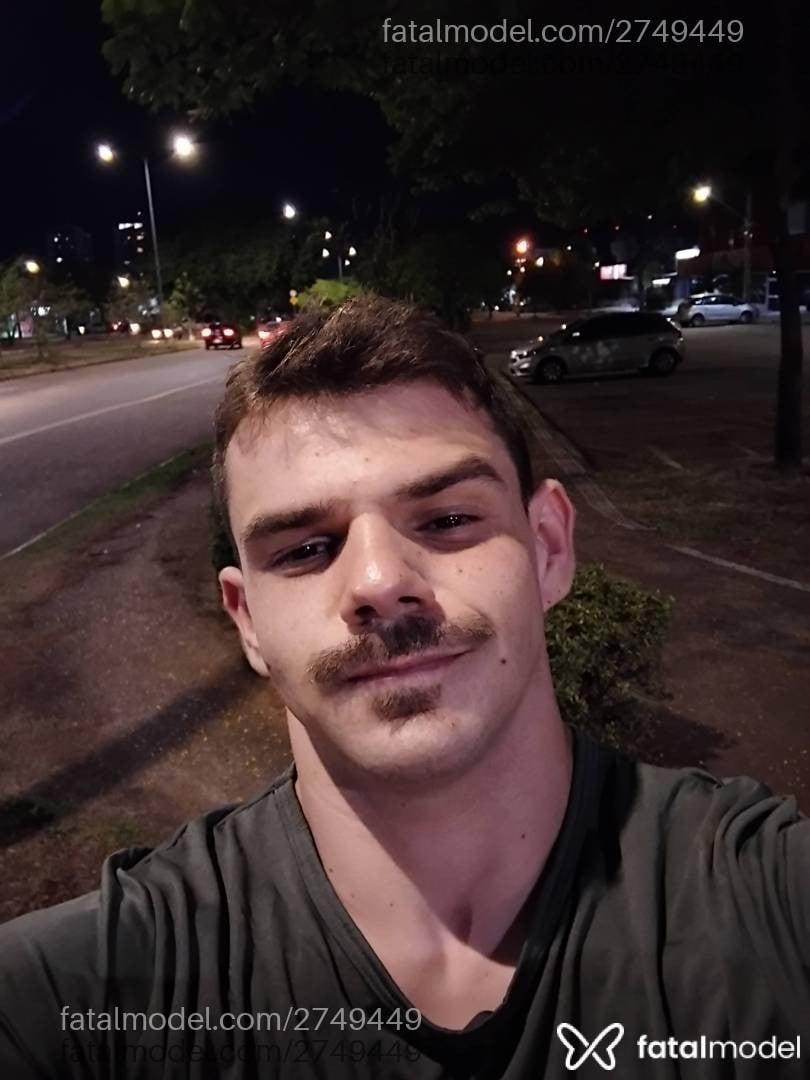 Acompanhante homem com cabelo castanho de olhos castanhos - Lucas Acompanhante homem com cabelo castanho de olhos castanhos - Lucas