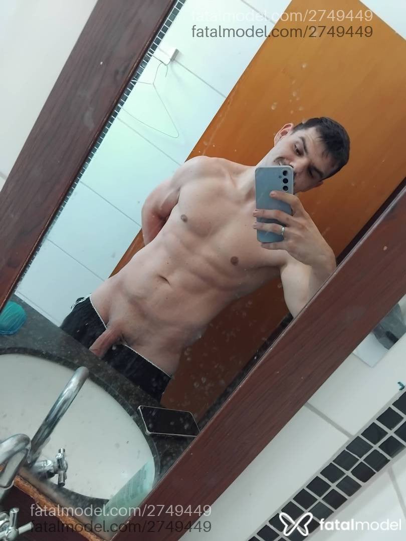 Acompanhante homem com cabelo castanho de olhos castanhos - Lucas Acompanhante homem com cabelo castanho de olhos castanhos - Lucas