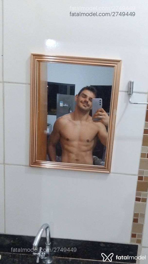 Acompanhante homem com cabelo castanho de olhos castanhos - Lucas Acompanhante homem com cabelo castanho de olhos castanhos - Lucas