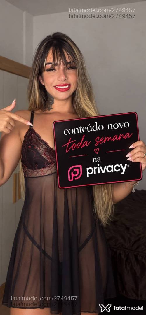Acompanhante mulher trans loira (o) de olhos verdes - Agnes