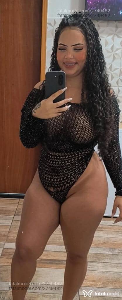 Acompanhante mulher com cabelo castanho de olhos castanhos em Cabo Frio - Isis