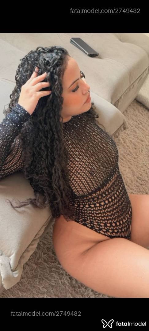 Acompanhante mulher com cabelo castanho de olhos castanhos - Isis