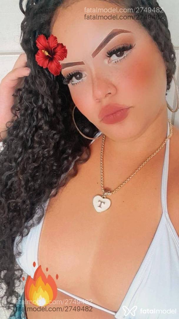 Acompanhante mulher com cabelo castanho de olhos castanhos - Isis