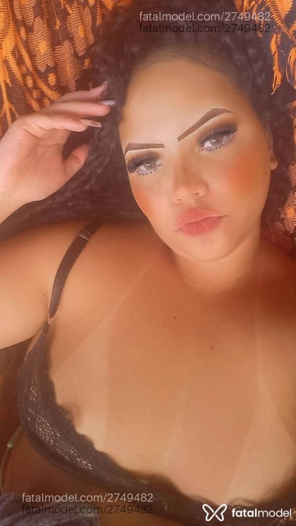 Acompanhante mulher com cabelo castanho de olhos castanhos em Cabo Frio - Isis
