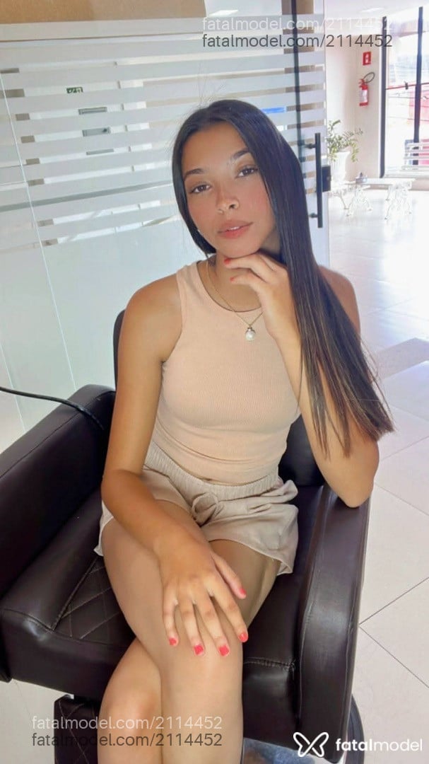 Acompanhante mulher morena (o) de olhos castanhos - Mila Acompanhante mulher morena (o) de olhos castanhos - Mila