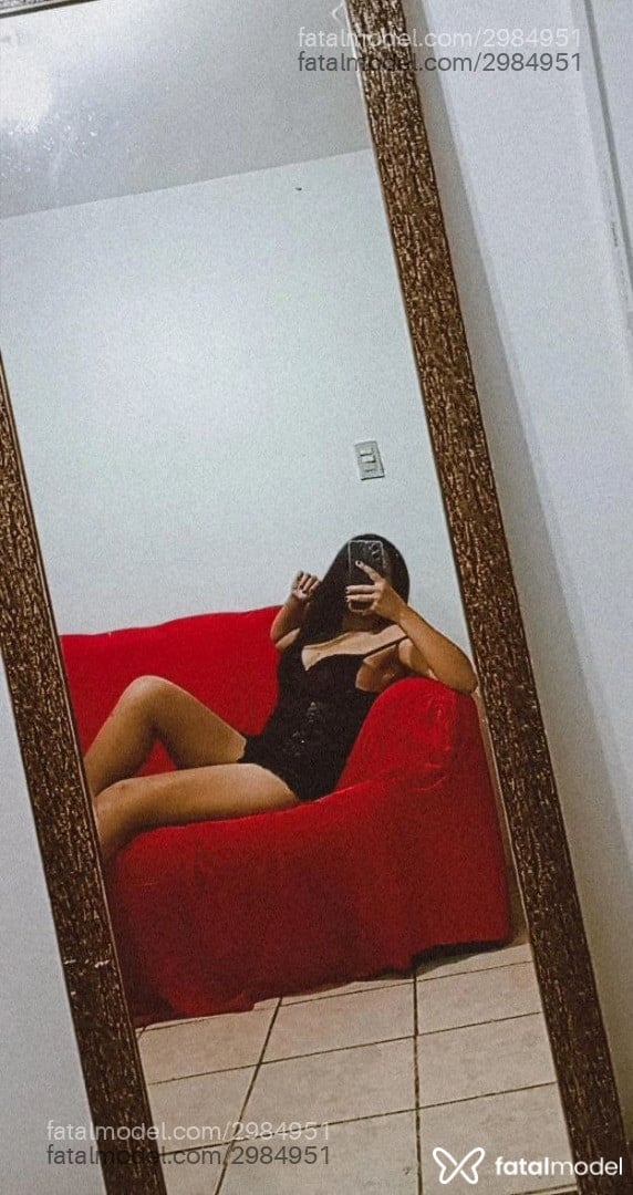 Acompanhante mulher morena (o) de olhos pretos - Morena