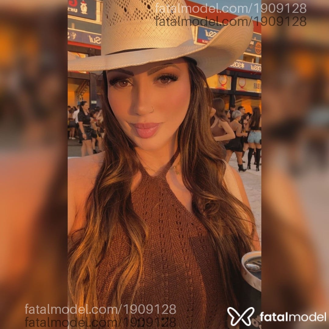 Acompanhante mulher com cabelo castanho de olhos castanhos em Maringá - Nara Santos