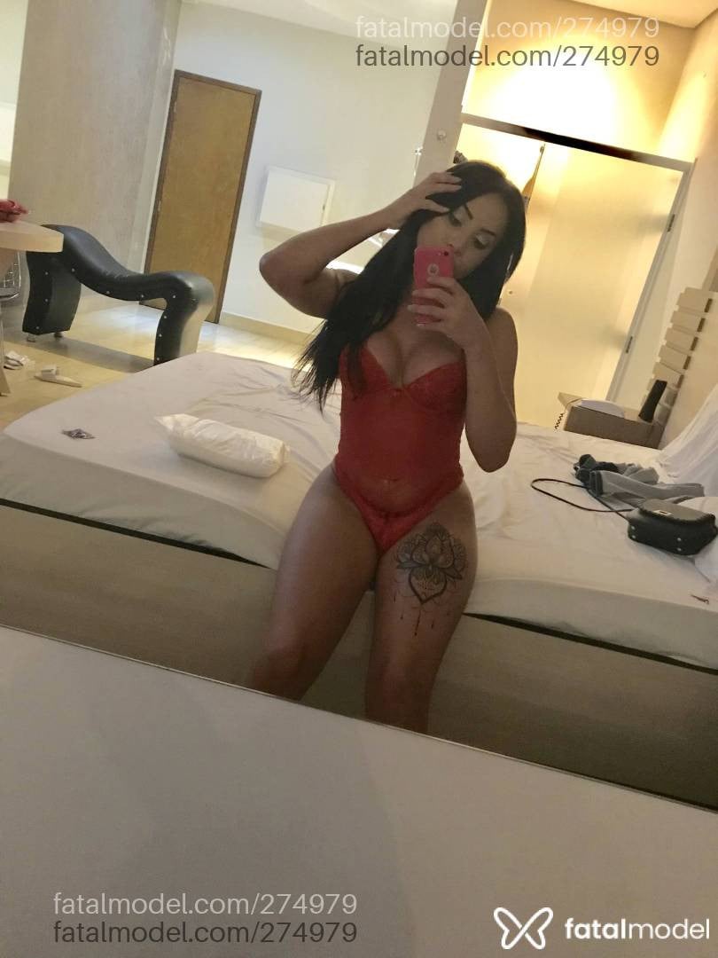 Acompanhante travesti com cabelo castanho de olhos mel - Lary leite