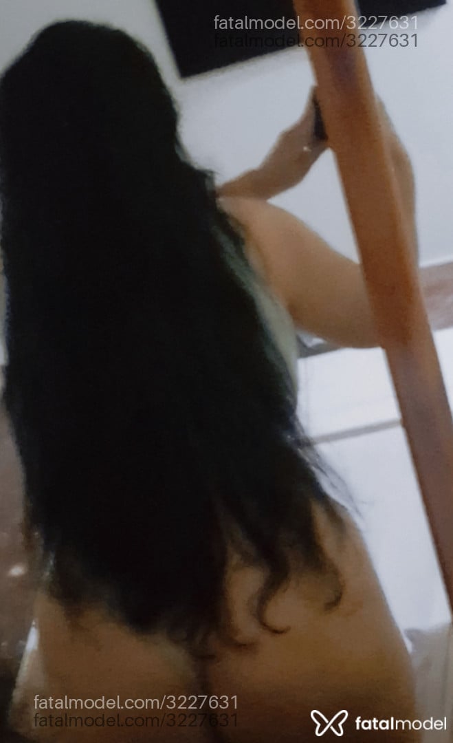 Acompanhante mulher morena (o) de olhos pretos - Mel